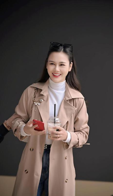 Mỹ nhân là nghịch lý visual của Vbiz: Đóng phim nào cũng quê mùa kém sắc, ngoài đời đẹp điên đảo chẳng ai dám chê- Ảnh 9.