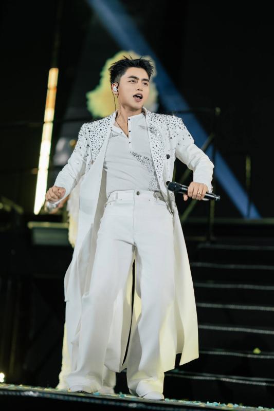 Nam ca sĩ có anh trai là sao hạng S Việt Nam, vừa ra mắt đã nổi tiếng cả nước, hit 126 triệu views - Ảnh 5.