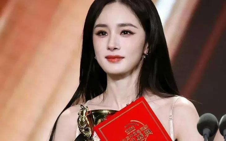 Mỹ nhân duy nhất bị phong sát 4 lần vẫn là sao hạng S: Visual diễn xuất đều như thần, xứng danh “bà nội thiên hạ”- Ảnh 7.