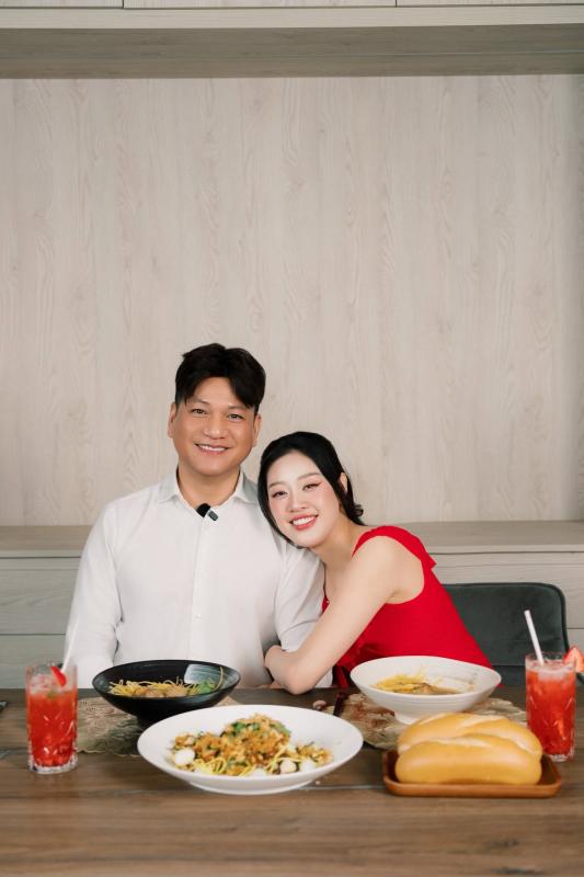 Hoa hậu Việt kết hôn với quản lý hơn 17 tuổi, từng một đời vợ và có con riêng- Ảnh 2.