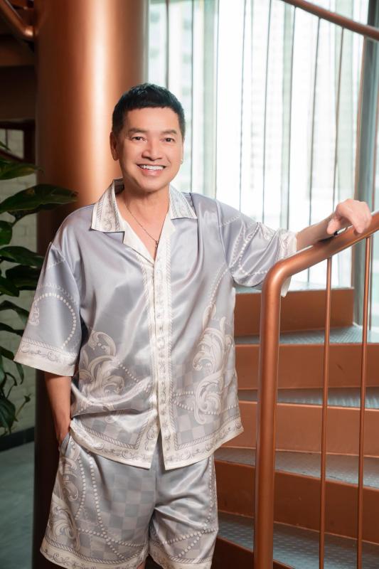Nghệ sĩ lấy vợ kém 37 tuổi: Làm bố ở tuổi 67, mê dưỡng da chẳng kém sao nữ- Ảnh 3.