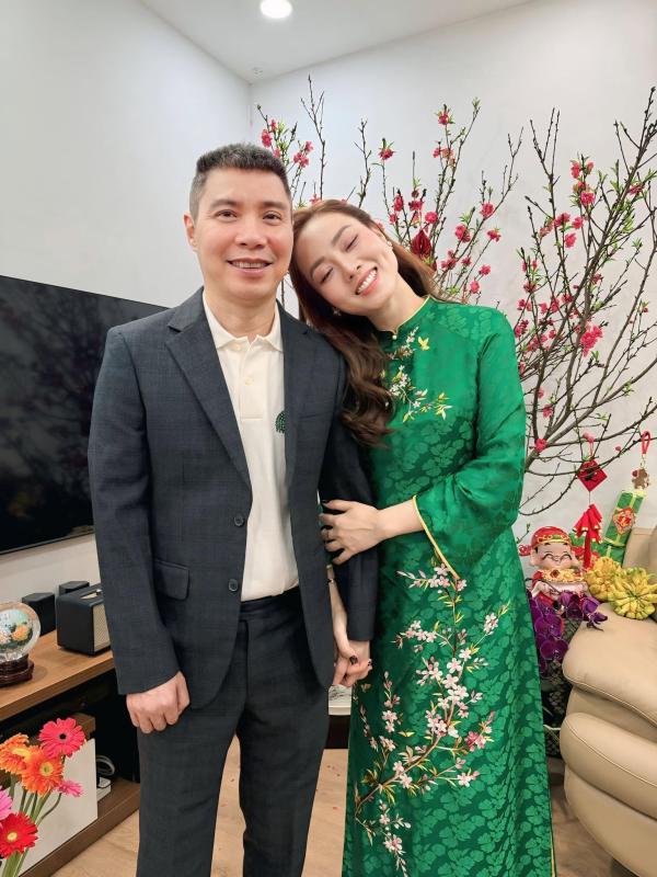 Vợ kém 15 tuổi NSND Công Lý nói thẳng: "Chồng ốm cả nước biết, số khổ cả nước hay"- Ảnh 2.