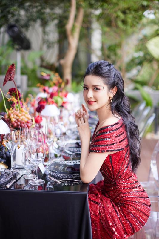 Á hậu được báo Trung khen ngợi là "quốc bảo mỹ nữ", lọt Top 100 đề cử Gương mặt đẹp nhất thế giới cùng Jisoo- Ảnh 4.