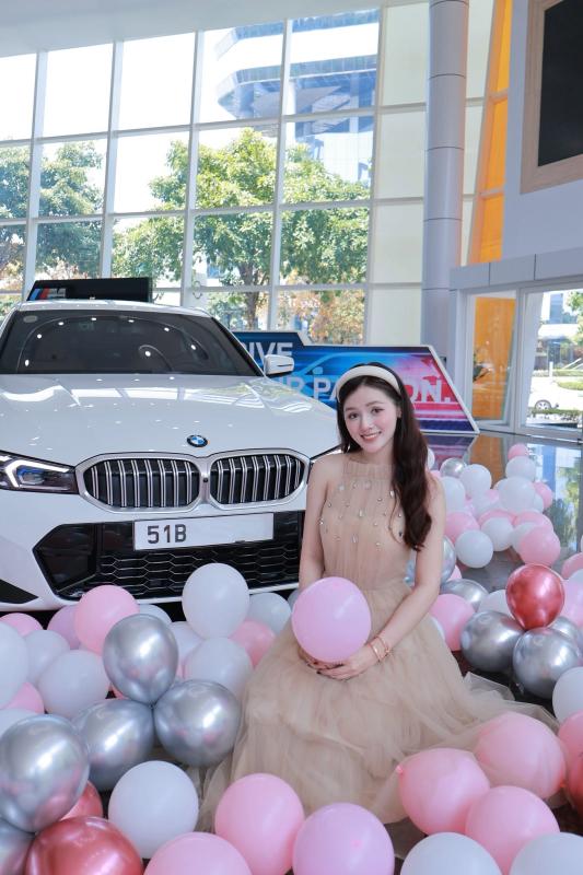 Danh tính gái đẹp Đắk Lắk check-in xem World Cup 2026 ở Mỹ: Mới tậu BMW, cuộc sống sang chảnh gây chú ý - Ảnh 14.