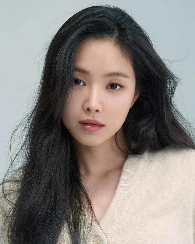 Nữ thần tượng không hài lòng với xuất thân ca sĩ, nổi tiếng là “bình hoa di động”- Ảnh 2.
