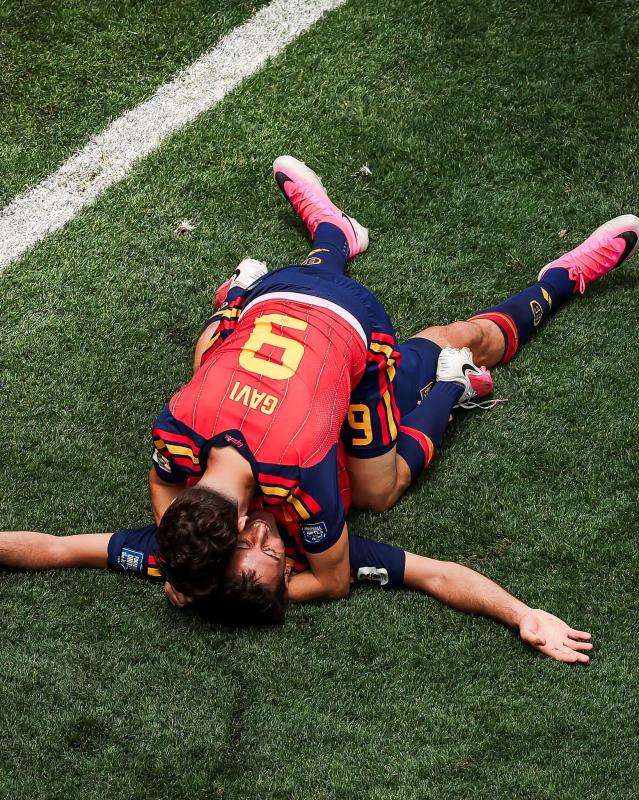 Tây Ban Nha đè bẹp Áo 3-0, chấm dứt 16 năm chờ đợi ở vòng knock-out World Cup - Ảnh 6.