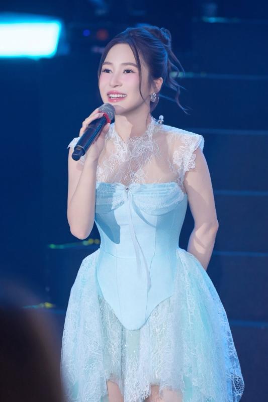 Nữ ca sĩ quê Nghệ An từng bỏ showbiz đi Mỹ du học, trải qua trầm cảm, nhan sắc hiện tại gây bất ngờ- Ảnh 3.