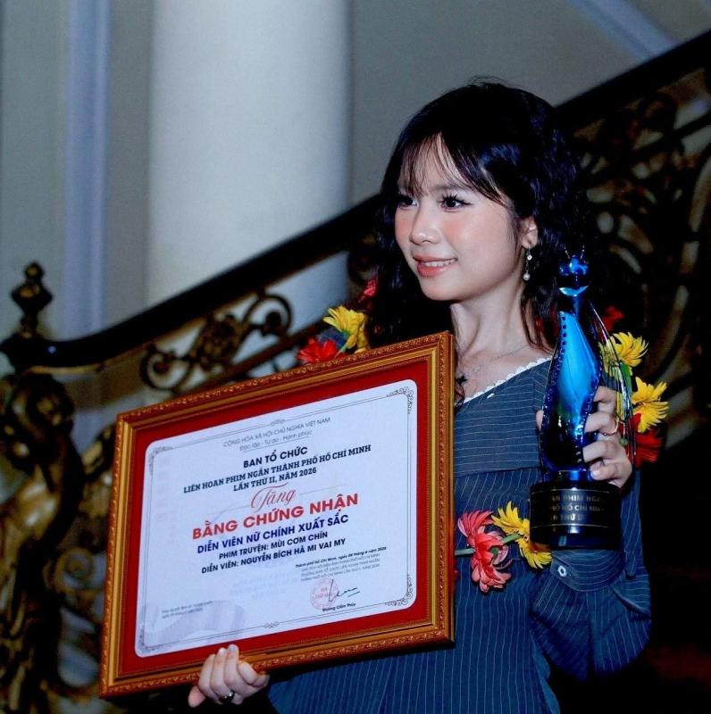 Màn dậy thì gây choáng nhất Vbiz đây rồi: Nhan sắc nâng tầm 100 lần, đẹp đến mức khán giả nhận không ra- Ảnh 8.