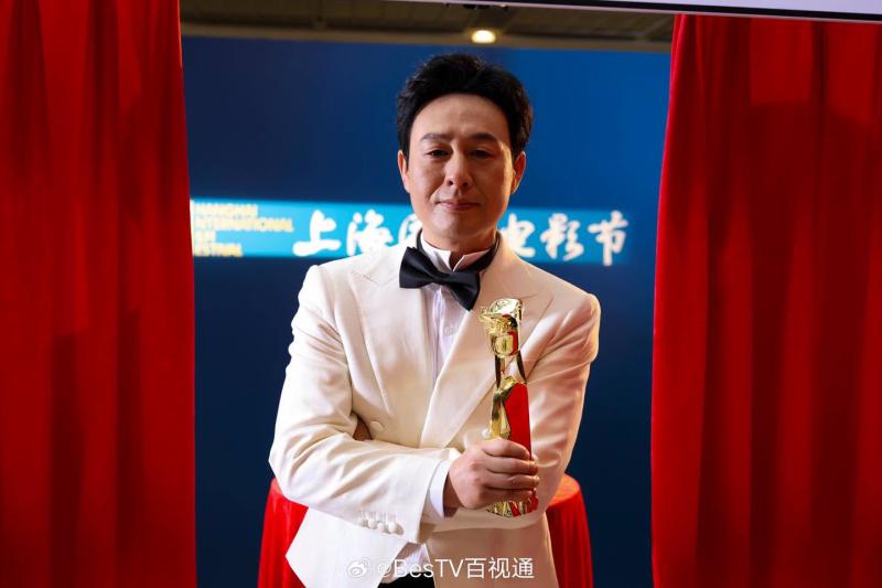 Nam diễn viên bị 800 đoàn phim từ chối vì “thấp như chú lùn”, giờ đứng trên đỉnh showbiz ai cũng phải ngước nhìn- Ảnh 8.