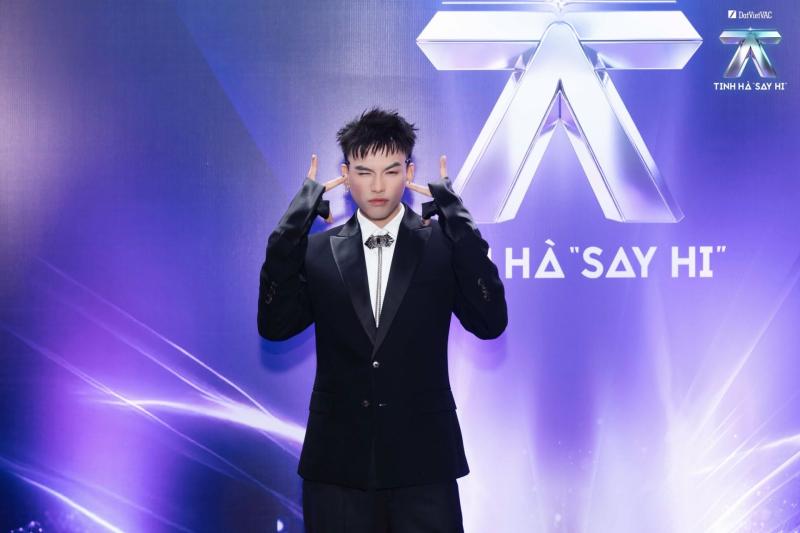 Việt Nam có ca sĩ là "con nhà nòi" ẩn mình gần 10 năm, vừa debut đã được báo quốc tế khen ngợi- Ảnh 1.