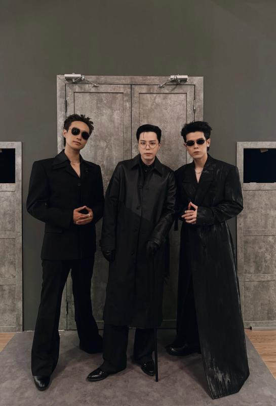 “G-Dragon xuất hiện ở show Chông Gai”: Nam ca sĩ Việt sở hữu rổ hit đếm không xuể, hẹn hò hoa hậu, tài sản kếch xù- Ảnh 5.