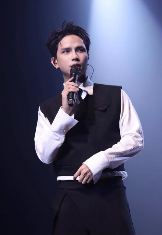 Nam nghệ sĩ Việt diễn dở đến mức thành trò đùa MXH, nhìn lượt share hiểu lòng người- Ảnh 4.