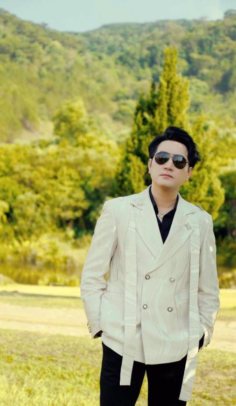 Nam ca sĩ U50 mãi chưa lấy vợ: Từng là diễn viên múa, sở hữu biệt thự sân vườn rộng 3.000m² ở Củ Chi- Ảnh 3.