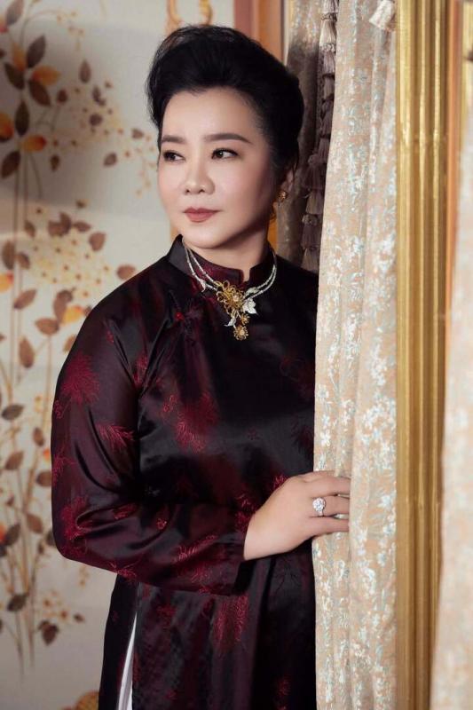 Bất ngờ thân thế người đóng mẹ ruột Nam Phương Hoàng hậu trong phim có Hà Tăng- Ảnh 2.
