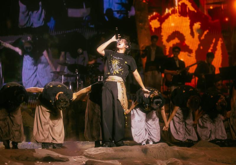 Không thể hết "wow" với ca sĩ này: Làm concert lỗ 3 tỷ, quay MV 5 tiếng mà nghệ tuyệt đối- Ảnh 9.