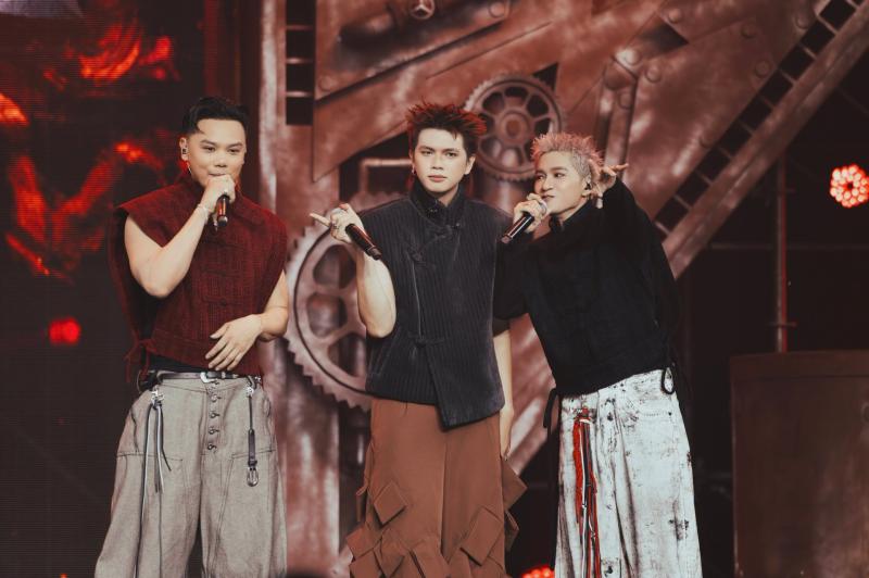 Sân khấu lội ngược dòng ngoạn mục của show Chông Gai: Nghe lần đầu biết luôn lý do top 1- Ảnh 1.