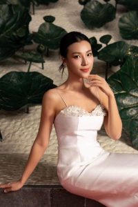 Đường tình của Hoàng Oanh: Yêu toàn trai đẹp, ly hôn chồng Tây, nay vướng hint hẹn hò thủ môn