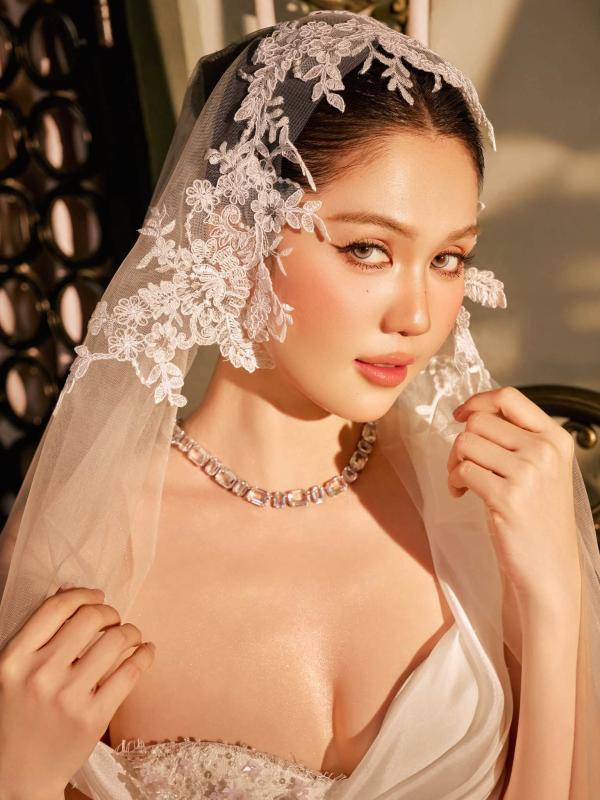 "Nữ hoàng nội y" Ngọc Trinh mặc váy cưới: "Cuối cùng mọi cố gắng rồi cũng được đền đáp"- Ảnh 4.
