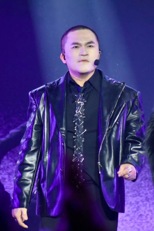 1 Anh Tài cạo đầu gây sốc, công diễn hậu khủng hoảng của show Chông Gai nổi da gà cỡ này- Ảnh 4.