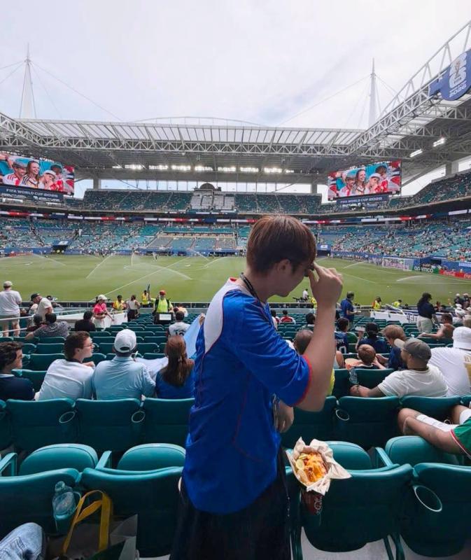 Cùng sang Mỹ xem World Cup, Mason Nguyễn vướng tranh cãi thua xa HIEUTHUHAI- Ảnh 10.