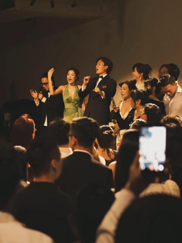 Mỹ nhân Việt được khen đẹp như Thư Kỳ: Vừa tổ chức đám cưới hệt triển lãm, danh tính chồng gây trầm trồ- Ảnh 14.