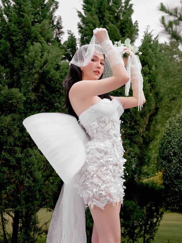 "Nữ hoàng nội y" Ngọc Trinh mặc váy cưới: "Cuối cùng mọi cố gắng rồi cũng được đền đáp"- Ảnh 6.