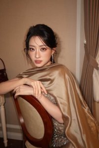 Người đẹp Cao Bằng 19 tuổi đã đăng quang hoa hậu: Gia thế khủng, chuyện tình cảm hết sức bí ẩn