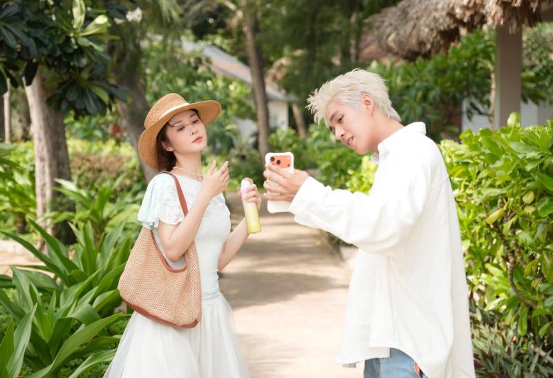 Cặp sao Vbiz công khai yêu nhau sau 10 năm bị đồn hẹn hò: Nhà gái đẹp nức tiếng, nhà trai là soái ca học đường- Ảnh 2.
