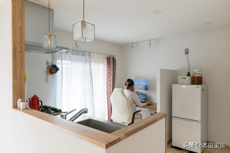 33 tuổi đã mua 3 căn hộ nhờ sống tối giản: Người phụ nữ ở trong căn hộ 48m², chỉ giữ 21 bộ quần áo để sớm đạt tự do tài chính - Ảnh 2.
