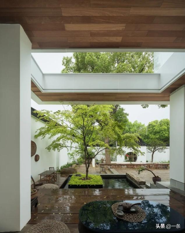 Bán căn hộ ở thành phố để về quê cải tạo nhà tổ rộng gần 1.000m²: Gia đình 3 thế hệ tìm thấy cuộc sống bình yên sau cánh cổng cũ- Ảnh 1.