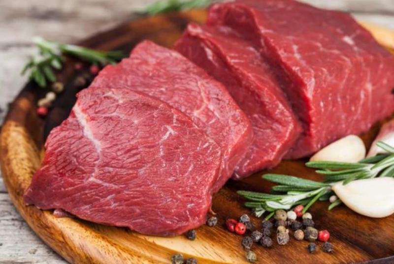 Ăn thịt bò mỗi ngày, người đàn ông 60 tuổi bất ngờ khi đi khám - Ảnh 1.