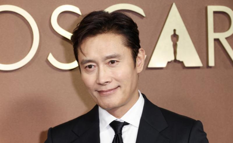 Câu hỏi gây bão MXH Hàn: Hết nam diễn viên trẻ rồi à mà phải đóng phim với Lee Byung Hun?- Ảnh 7.