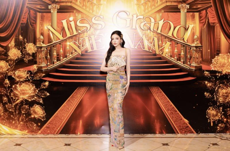 Bán kết Miss Grand Vietnam 2026: Thí sinh mang trăn, "biến hình" thay trang phục giữa sân khấu!- Ảnh 4.