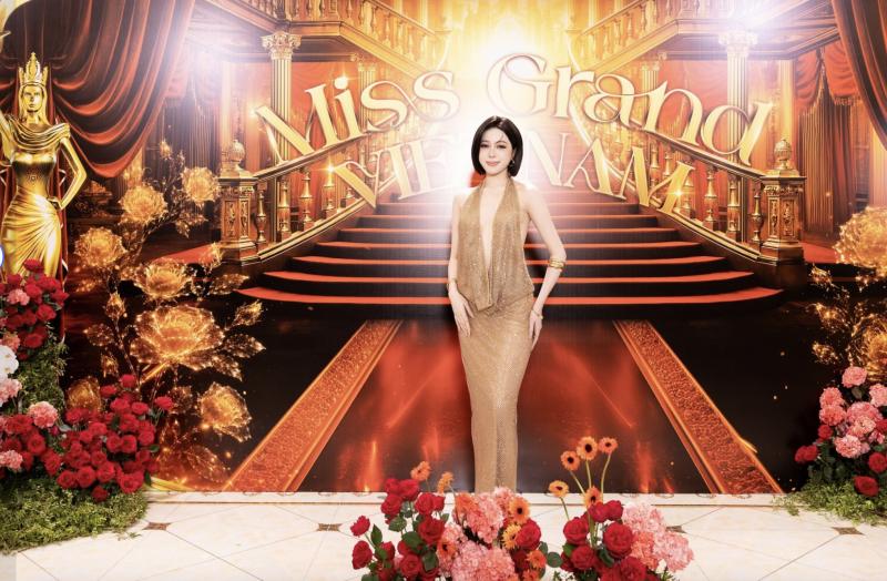 Thảm đỏ Chung kết Miss Grand Vietnam: Kỳ Duyên - Thiên Ân ôm nhau tình tứ, Thanh Thuỷ quá slay! - Ảnh 11.