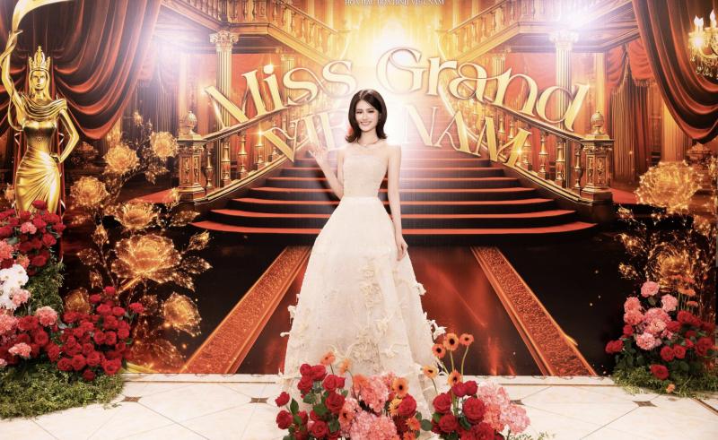 Thảm đỏ Chung kết Miss Grand Vietnam: Kỳ Duyên - Thiên Ân ôm nhau tình tứ, Thanh Thuỷ quá slay! - Ảnh 20.