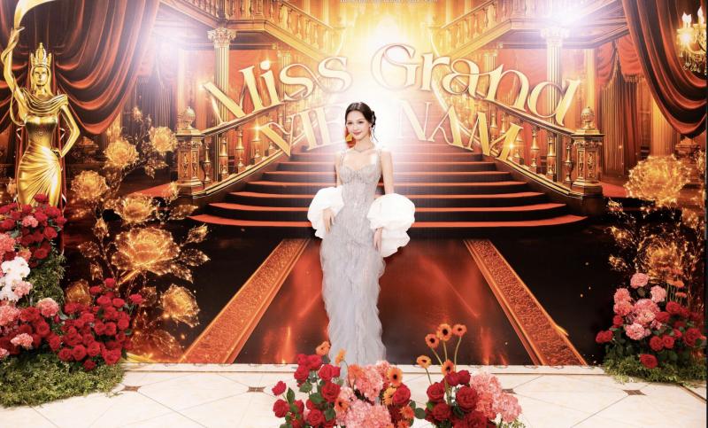 Thảm đỏ Chung kết Miss Grand Vietnam: Kỳ Duyên - Thiên Ân ôm nhau tình tứ, Thanh Thuỷ quá slay! - Ảnh 14.