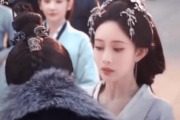 Lần đầu có cặp đôi đóng cha con lại như tình nhân, tất cả là tại ánh mắt không đúng mực của nữ chính- Ảnh 2.