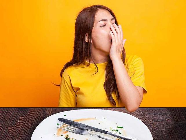 Vì sao bạn cảm thấy buồn ngủ sau khi ăn? - Ảnh 2.