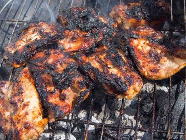 Bác sĩ tiêu hóa nói thẳng: 4 loại thịt ăn nhiều "phá" dạ dày còn hơn uống rượu, mê mấy cũng phải kiềm chế - Ảnh 1.