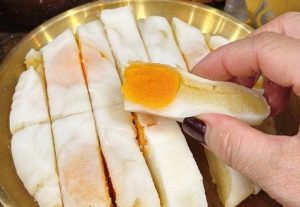 Ăn một chiếc bánh dẻo có thể nạp lượng calo bằng 6 bát cơm