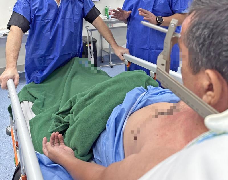 Càng nắng nóng càng dễ xảy ra đột quỵ! Bác sĩ nhắc: Tránh uống 3 thứ, ăn ít 3 món, nhớ làm 2 việc - Ảnh 1.