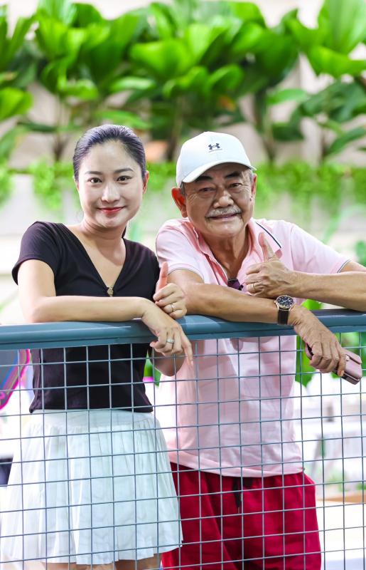 Nghệ sĩ Việt U70 kết hôn với bạn đời kém 36 tuổi, từng được cầu hôn trên thuyền khi đi du lịch- Ảnh 5.