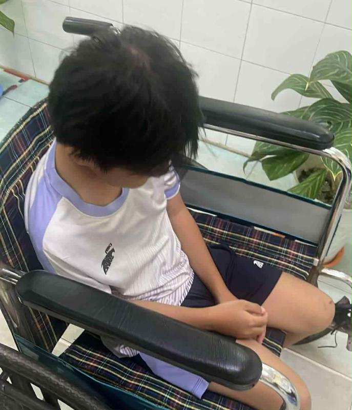 Bé trai 12 tuổi đã mắc ung thư giai đoạn cuối, bố mẹ đau lòng: "Lẽ ra tôi không nên cho con ăn chúng" - Ảnh 1.