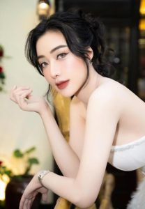 Á hậu Bùi Thị Mỹ Duyên SN 2001 là ai?