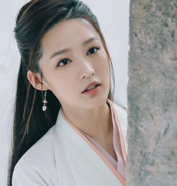 Lộ diện mỹ nhân là Nữ thần Kim Ưng 2026: Đóa bạch trà đẹp nhất vườn hoa, visual chả kém Lưu Diệc Phi- Ảnh 7.