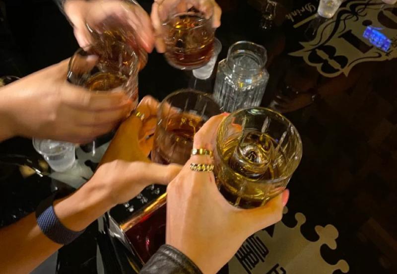 Càng nắng nóng càng dễ xảy ra đột quỵ! Bác sĩ nhắc: Tránh uống 3 thứ, ăn ít 3 món, nhớ làm 2 việc - Ảnh 2.