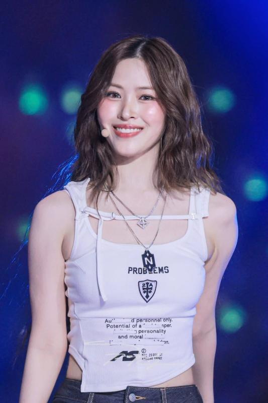 37 triệu người phát hoảng khi nữ ca sĩ vô tư làm điều “nhạy cảm” giữa concert- Ảnh 5.