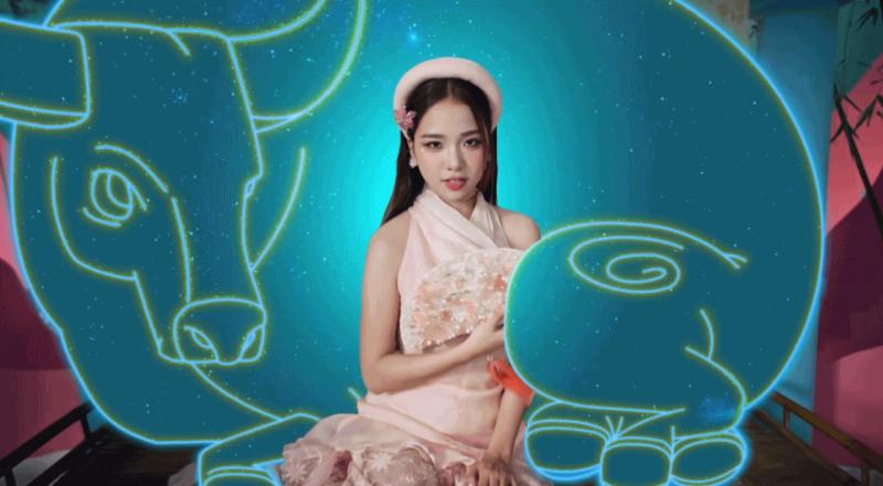 Nữ nghệ sĩ Việt có hit viral toàn cầu, vừa bỏ thi Hoa hậu đã cùng chị em "dằn mặt" hội lụy tình- Ảnh 2.