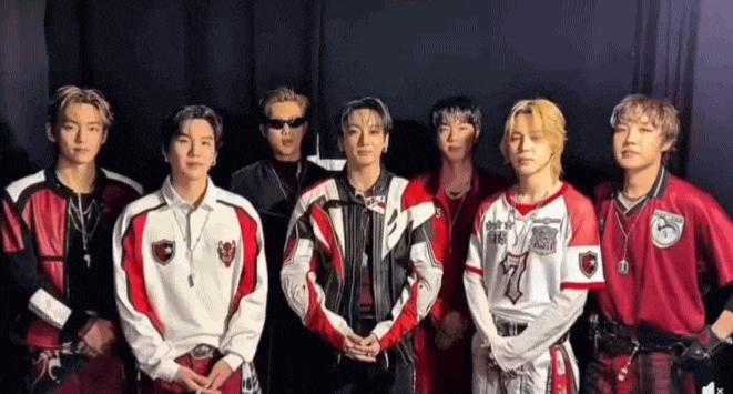 11 phút điên rồ của half-time show World Cup: Madonna mang Ronaldo trở lại, Justin Bieber hát quá hay, BTS - Shakira "nổ lớn"! - Ảnh 16.