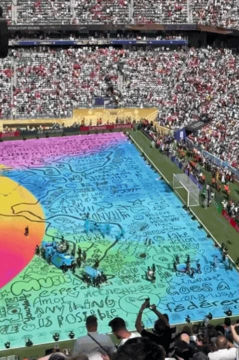 Phía sau 11 phút haftime show gây bão World Cup 2026: 5 phút trải bạt khổng lồ, cả trăm người chạy hồng hộc tiêu tốn 7 tỷ đồng- Ảnh 2.
